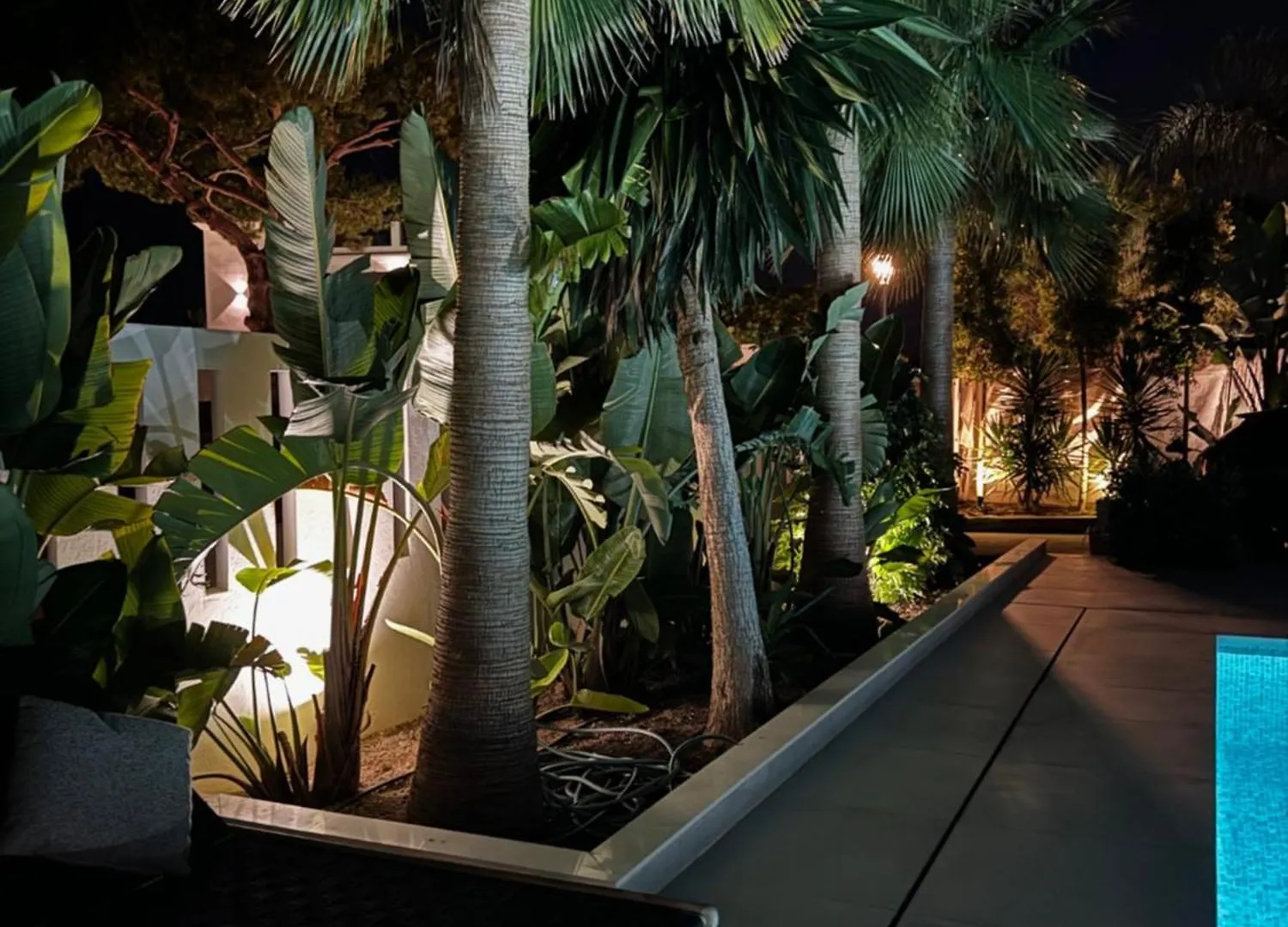 Marbella Bliss - Luxury 4-Bedroom Villa With Garden, Private Pool & Jacuzzi, Marbesa Near- 5 Min To The Cabopino Beach