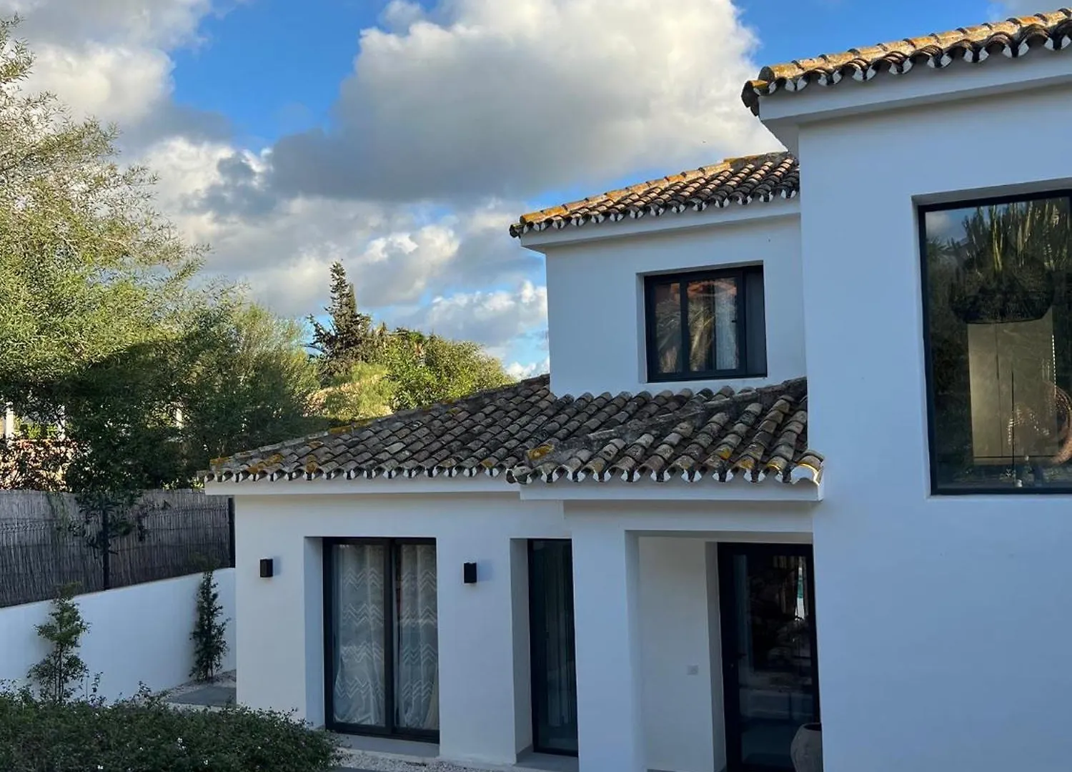 Family Holiday Bliss In Marbella- Brand-New 4 Bedroom Villa With Garden, Private Pool & Jacuzzi, Marbesa 500 M To The Beautiful Cabopino Beach