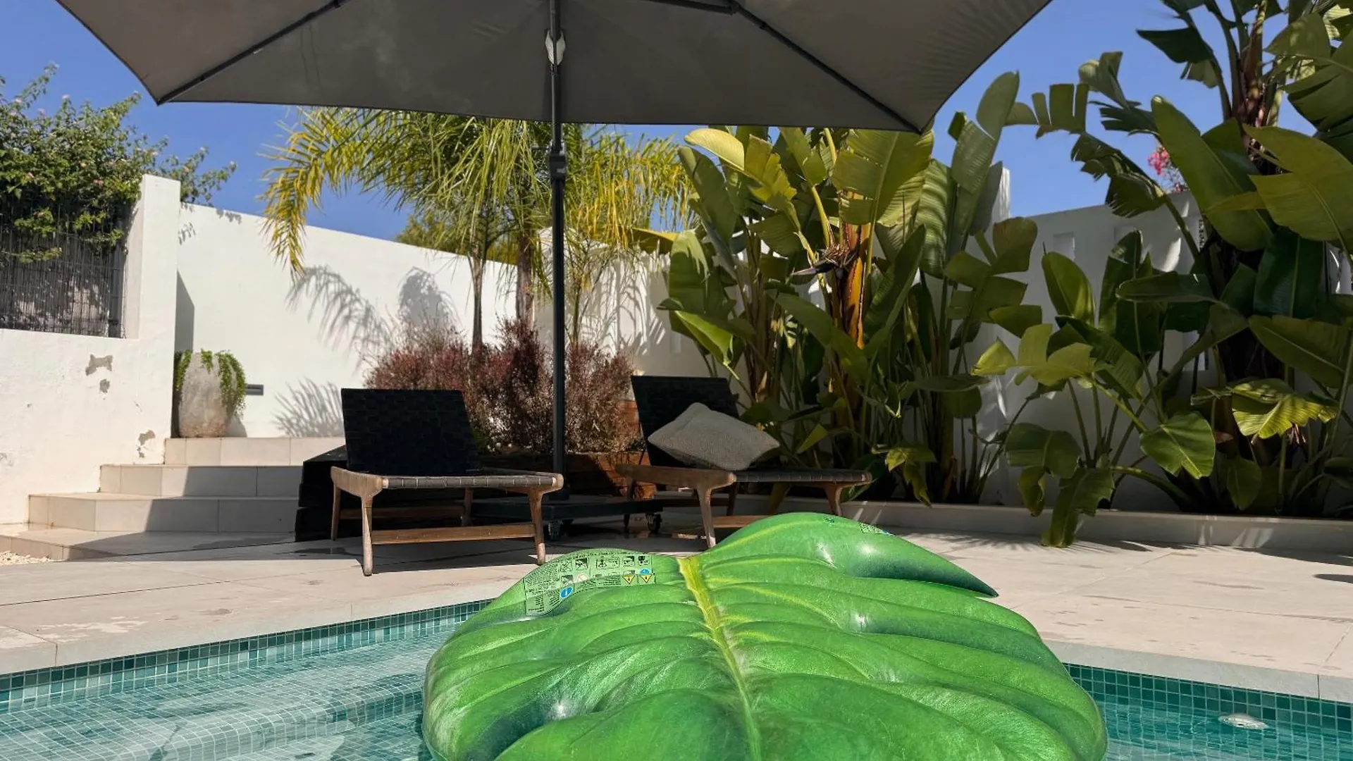 Marbella Bliss - Luxury 4-Bedroom Villa With Garden, Private Pool & Jacuzzi, Marbesa Near- 5 Min To The Cabopino Beach