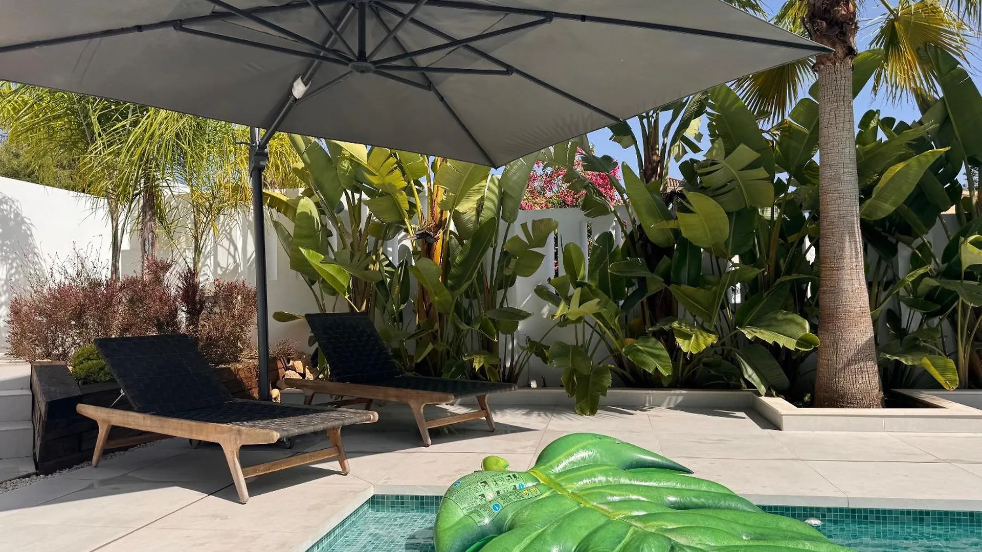 Marbella Bliss - Luxury 4-Bedroom Villa With Garden, Private Pool & Jacuzzi, Marbesa Near- 5 Min To The Cabopino Beach Spain