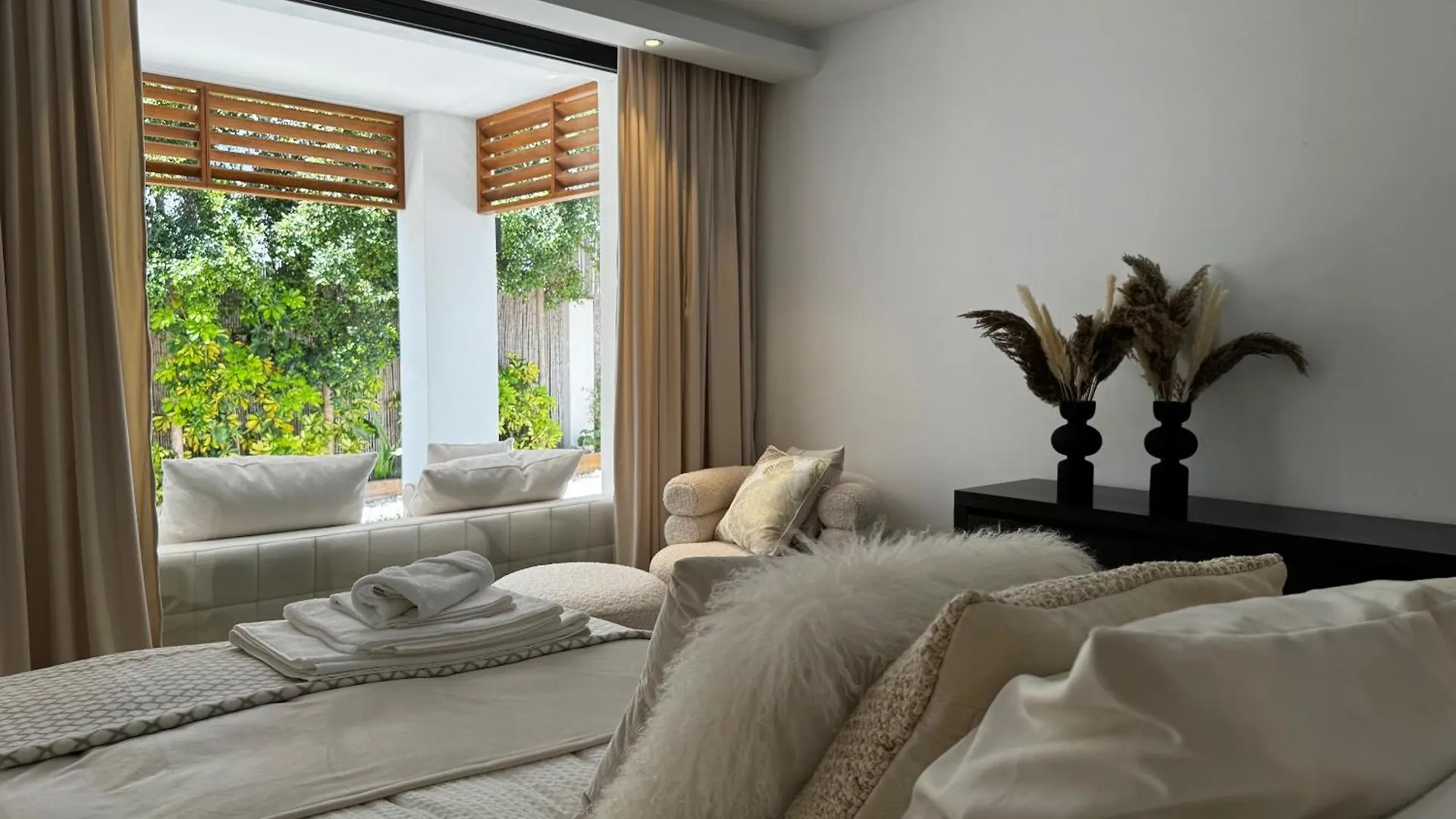 Family Holiday Bliss In Marbella- Brand-New 4 Bedroom Villa With Garden, Private Pool & Jacuzzi, Marbesa 500 M To The Beautiful Cabopino Beach 0*, Marbella