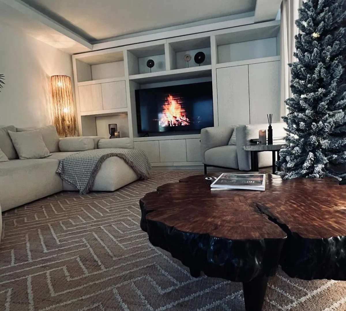 Family Holiday Bliss In Marbella- Brand-New 4 Bedroom Villa With Garden, Private Pool & Jacuzzi, Marbesa 500 M To The Beautiful Cabopino Beach 0*, Marbella